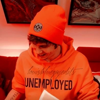 ustyoursenpai's profile picture. 🌿 @Rubiu5 me dio fav 12/01/16. 🌿@Vegetta777 me dio fav & RT 27/07/17 STRANGER THINGS/ HARRY POTTER ES VIDA. STRANGER THINGS/ HARRY POTTER ES AMOR.