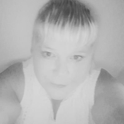 smileyd34's profile picture. A bit geeky and proud owner of a Cavapoo