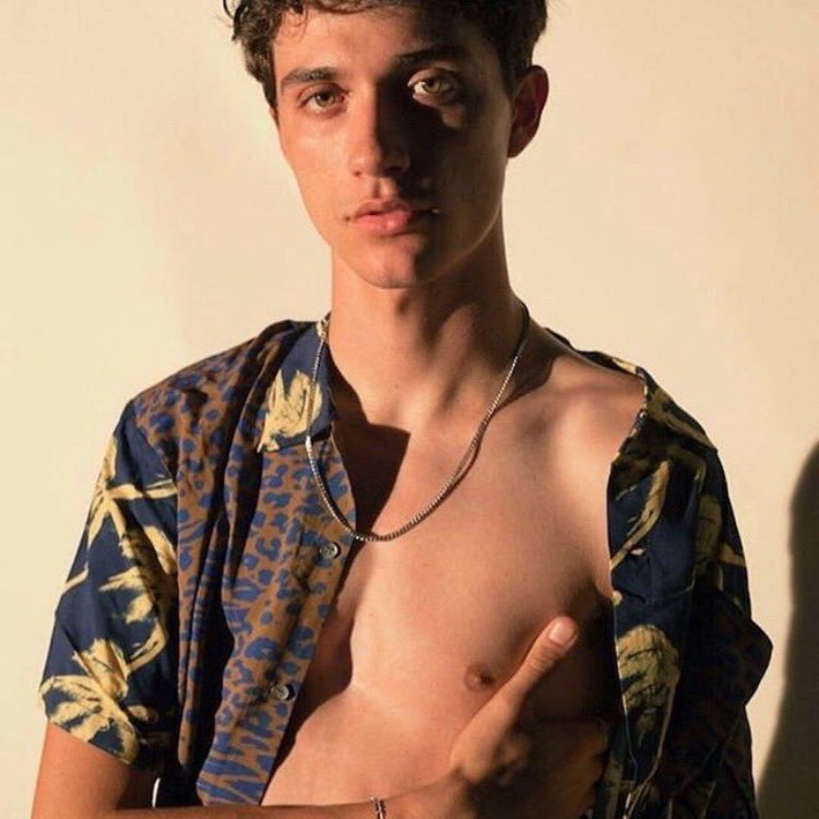 adsnrp's profile picture. on est Rimbaud et Verlaine.