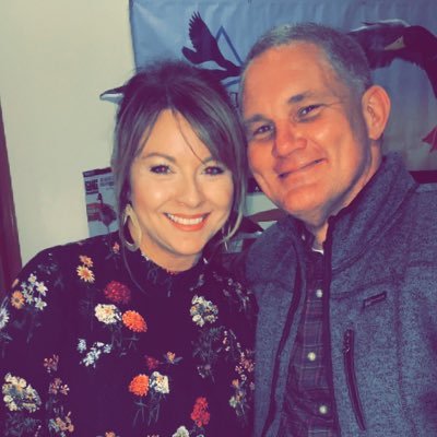 HeatherAMungle's profile picture. Mom to 5 humans and 2 fur babies ❤️ Hairdresser: an artist whose work is always on display✂️