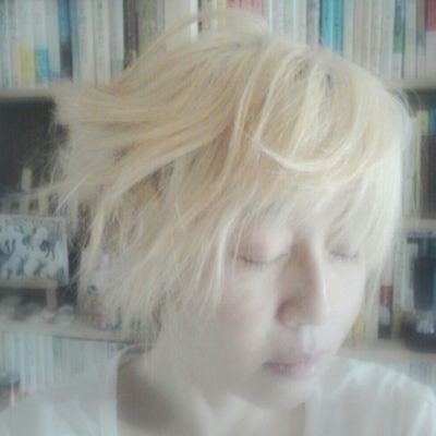JuneJunk's profile picture. 愛について    大概いつも寝起きで寝癖