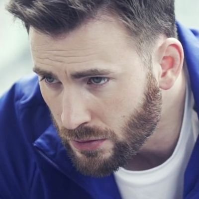 30 años. Cazador sobrenatural. Protector de seres buenos. Justiciero de seres malvados. Homosexual.