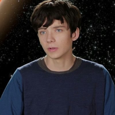 Hey there. I'm Jake Gardner. I'm a Lieutenant aboard U.S.S. Discovery. I'm a linguist/tech and scientific officer. | Dating @CadetJaneway | Multiship |