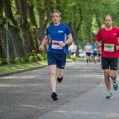 Vader van 2 prachtige dochters en een prachtige zoon, man van Jacqueline. Hardlopen, voetballen, fietsen, AJAX en Terschelling