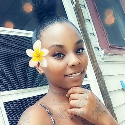 I'm Bi 🌈 24 With 2 Beautiful Kids
Live,Laugh & Keep On Living Fuck Love 🍷
0 Regrets Y.O.L.O 💋
