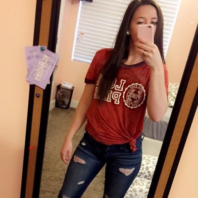 cambrie_22's profile picture. 