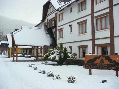 Hotel 2 estrellas en San Martin de los Andes a 1 cuadra del casco centrico y 4 del lago y la terminal de Omnibus....