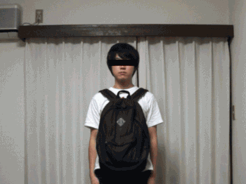 Arufa 前かけリュックを一瞬で背負う方法を開発しました 手を内側にクロスさせてそのまま万歳をするだけです Http T Co Oagtcjklpy Twitter
