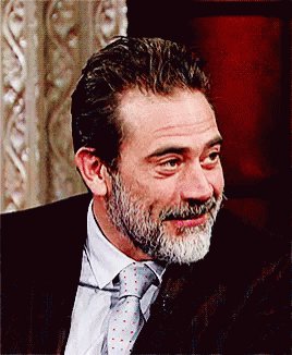 É UM BOLINHO
Happy Birthday Jeffrey Dean Morgan 