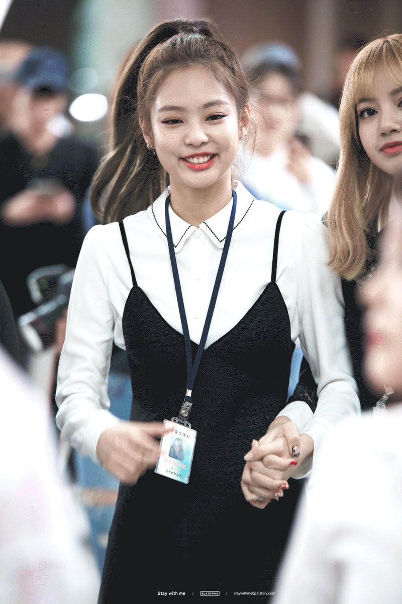 170501 #블랙핑크 #BALCKPINK #제니 #JENNIE #LISA #리사 인천 세관 홍보대사 위촉식 1 GIF
세상 제일 이쁜 사진사 두명 😍📷📸📷📸😍