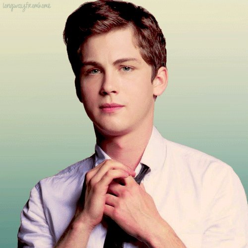 Fazer aniver no mesmo dia que ele é incrível.... Happy Birthday Logan Lerman <3 