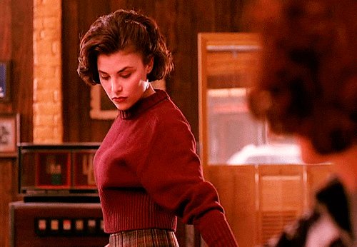 A happy 52nd birthday to Twin Peak\s Audrey Horne, Sherilyn Fenn. 