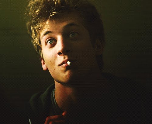 Happy birthday Jeremy Allen White    not Lip Gallagher, JEREMY. 
