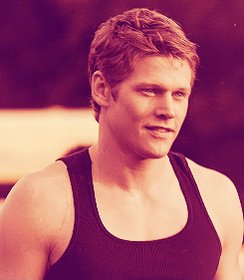 Ainda tenho minhas esperanças nesse shipp

HAPPY BIRTHDAY ZACH ROERIG 