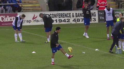 Happy 35th birthday to Steven Pienaar! 

Throwback to this crazy piece of skill 