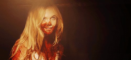    Happy birthday to the amazing Elle Fanning! ¡Feliz cumpleaños  