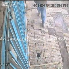 下水溝にタバコをボイ捨てしてガス爆発