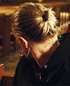 Charlie Hunnam sports a man bun and shows off his fit physique on ...