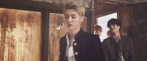 Happy birthday lu han!!!!! 