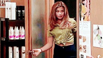 It came through my social media feeds that Danielle Fishel (Topanga!) is 36 today. So Happy Birthday to her. 