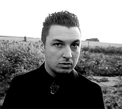 Happy birthday Matt Helders !!! He\s 31 today 