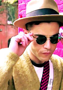 Happy birthday to cool motherfucker, Rami Malek 