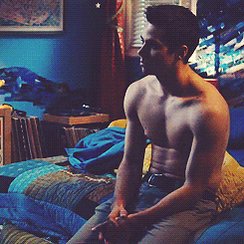 RT BECAUSE DYLAN O'BRIEN SHIRTLESS SHOULD BE ON EVERYBODY'S TIMEL...