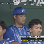 ベンチで出番を待っていて暇すぎて頭がおかしくなった野球選手がこちらっ!