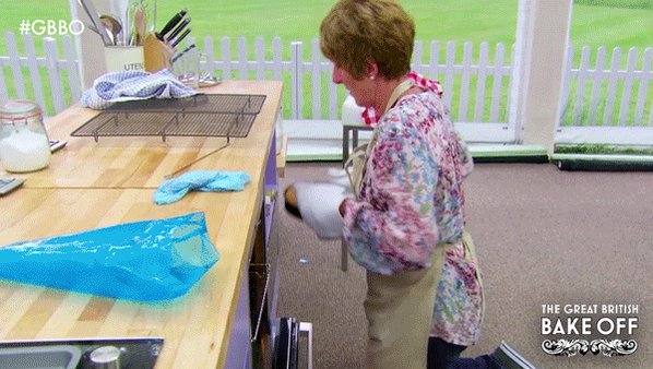The Bake Escape! Jane’s sponge makes a brave bid for freedom… #GBBO #GBBOFinal https://t.co/MSLJldxqdq