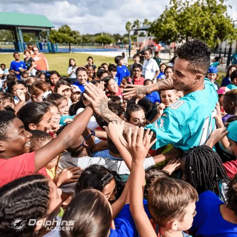 .@KSTiLLS, @Michael31Thomas and @bigyoungin76 dropped by Lakeside Elementary for our Dolphins Blitz yesterday. https://t.co/bz2bwnxBmY