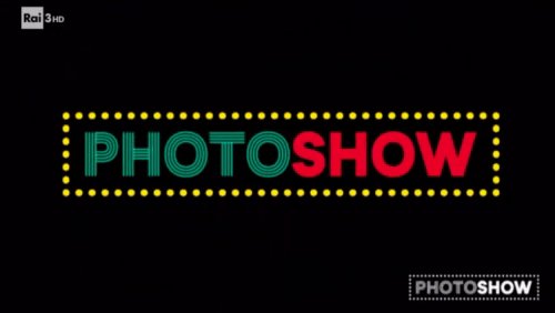 La prima foto di #Photoshow riguarda l'obesità di @realDonaldTrump.
