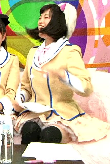 女性声優の太もも 諏訪彩花