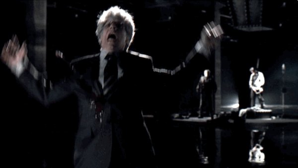 Let\s take a stab at wishing a very happy 76th birthday to the legendary David Cronenberg! *stab stab stab* 