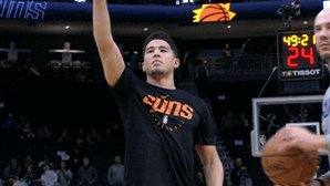#nbatwitterlive
Devin Booker right now ...