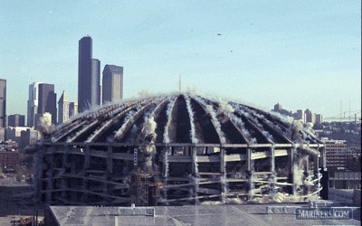 シアトル日本語情報サイト ジャングルシティ Auf Twitter かつてシアトルにあったキングドーム プロスポーツの試合はここでやってたんですよね 取り壊しの始まりが豪快すぎ オープン 1976年3月27日 閉鎖 00年1月9日 取り壊し開始 00年3月26日 この