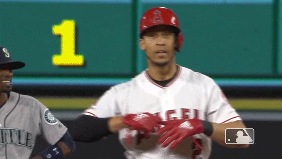Seven straight games with a hit, five straight with a double for @Andrelton!
Angels add two more runs in the 7th to take a 6-1 lead! #TheHaloWay