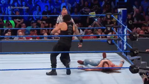 Sneaky, sneaky, Shane! #SDLive #RomanvsElias @WWERomanReigns @IAmEliasWWE