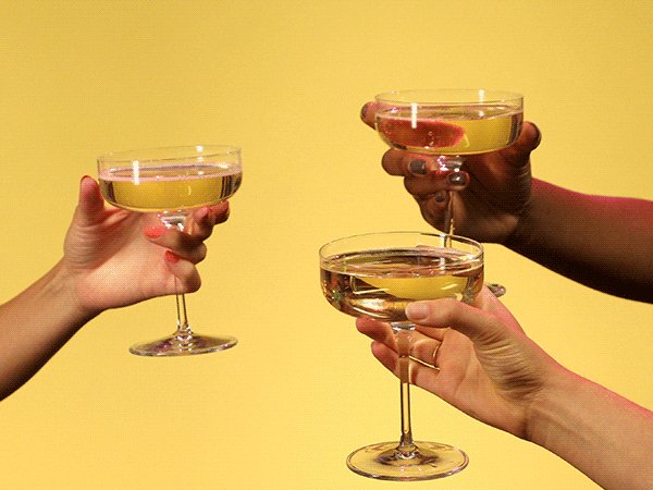 ✨Turn your glass of wine into a summertime spritzer with a Kingsdown Sparkle this #BankHolidayWeekend #FridayFeeling #Friyay #FridayMotivation #cheers ✨