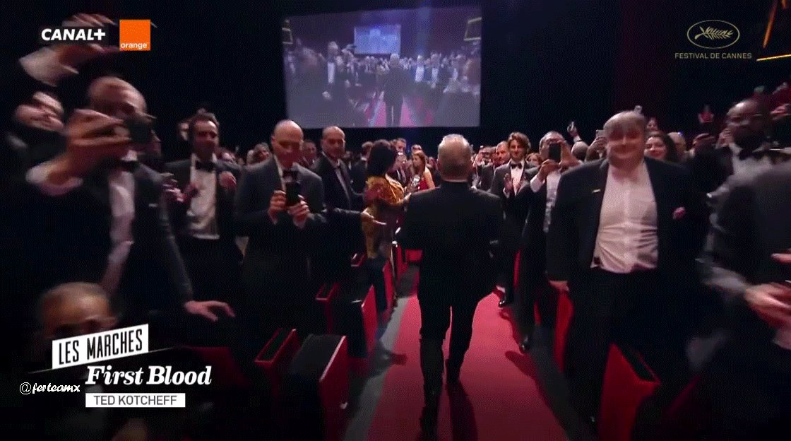 #laestrella #FernandoColunga en #FestivalDeCannes2019 destacando entre el público como la estrella que es 🤩 en Francia #superstar elegante #superactor el mejor #superdirector aplauso #supermodelo atractivo #superman #Colungateam