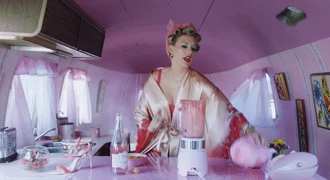 Watch @taylorswift13 take fans behind-the-scenes of the #YouNeedToCalmDown music video 👀 https://blbrd.cm/dTZ7au #YNTCDmusicvideo