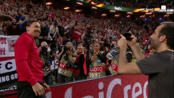 Happy 36th birthday to Zlatan Ibrahimovic. 

723 games 420 goals 116 caps  31 trophies Legend 