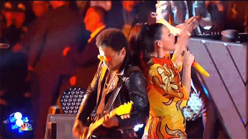Happy Birthday Lenny Kravitz! Rock on! 