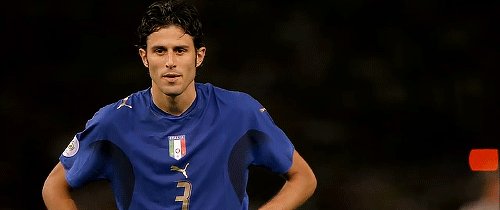 Happy 40 birthday to Luca Toni! I loved watching you play for the Azzuri! Amazing 