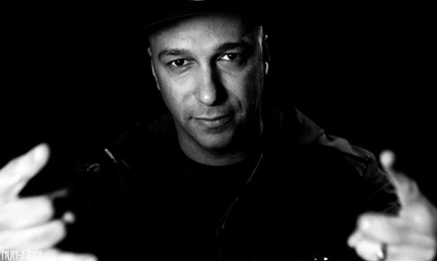     Avery happy birthday to the amazing Tom Morello! ¡Feliz cumpleaños 