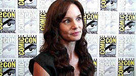 Happy Birthday to the lovely Sarah Wayne Callies  