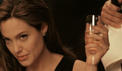 Happy birthday Angelina Jolie ! Retour sur ses rôles les plus torrides --->  