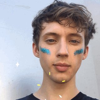 Happy birthday to troye sivan xx 