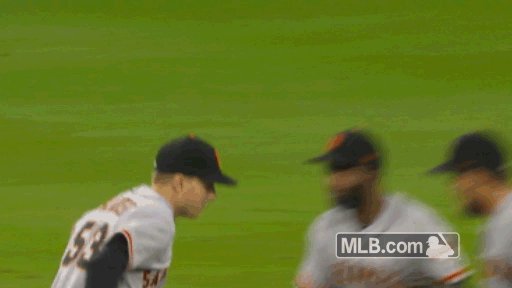 W. 👊  #SFGiants | #WeAreSF https://t.co/2rJzHle7WZ