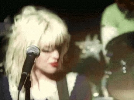     We wish a very happy birthday to the amazing Courtney Love! ¡Feliz cumpleaños 