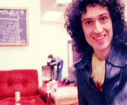 Parabéns, Brian May! Happy birthday, we love you 